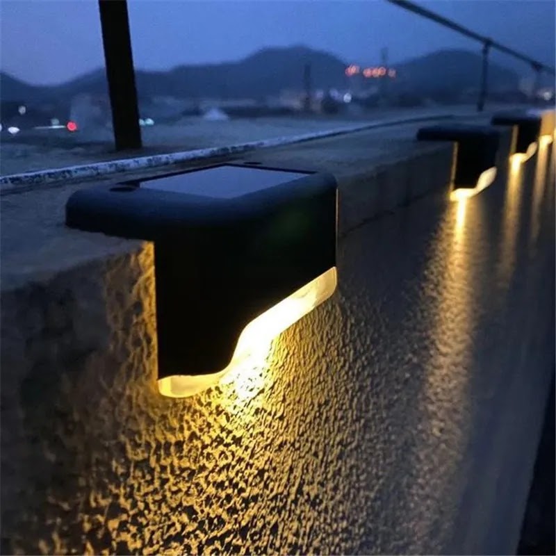 LAMPA SOLARA PENTRU SCARA