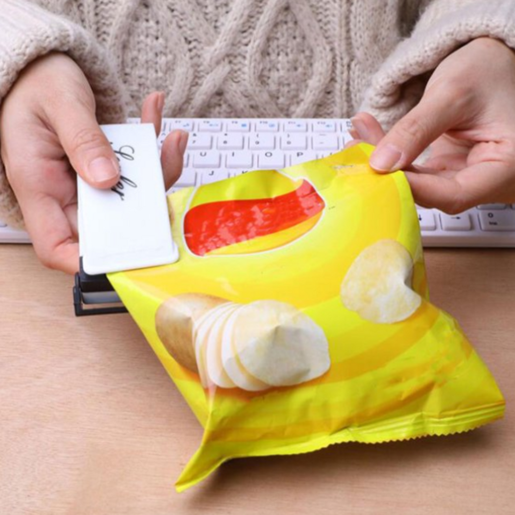 PACHET: Set 3 tavi tort cu forme diferite + Mini aparat de sigilare pungi + Presa usturoi manuala