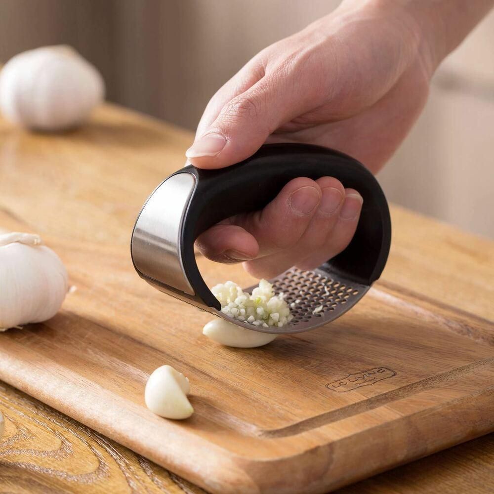 Presa manuala inox pentru usturoi si legume | Design curbat ergonomic | Usor de folosit si curatat, durabil si rezistent