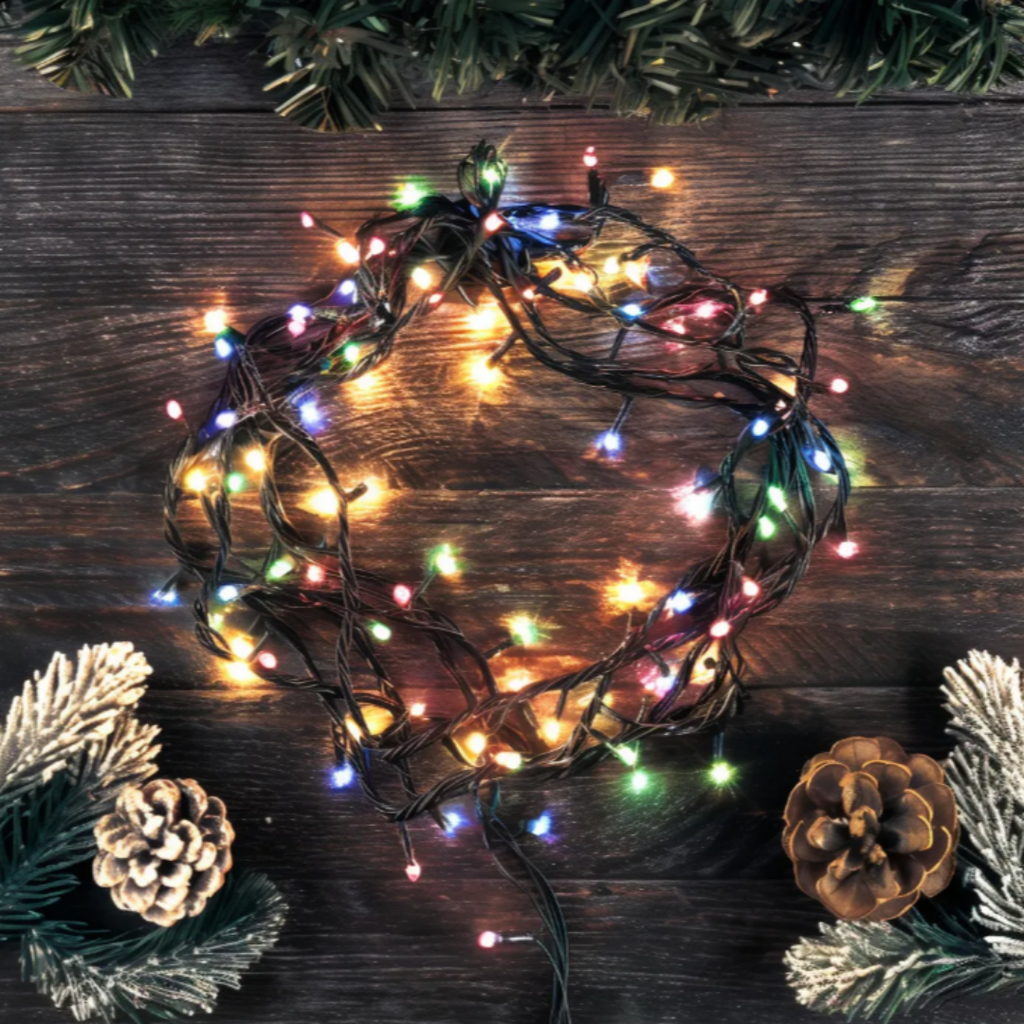 Set Complet de Crăciun: Brad 210 cm + Instalație 200 LED + 32 Globuri Roșii