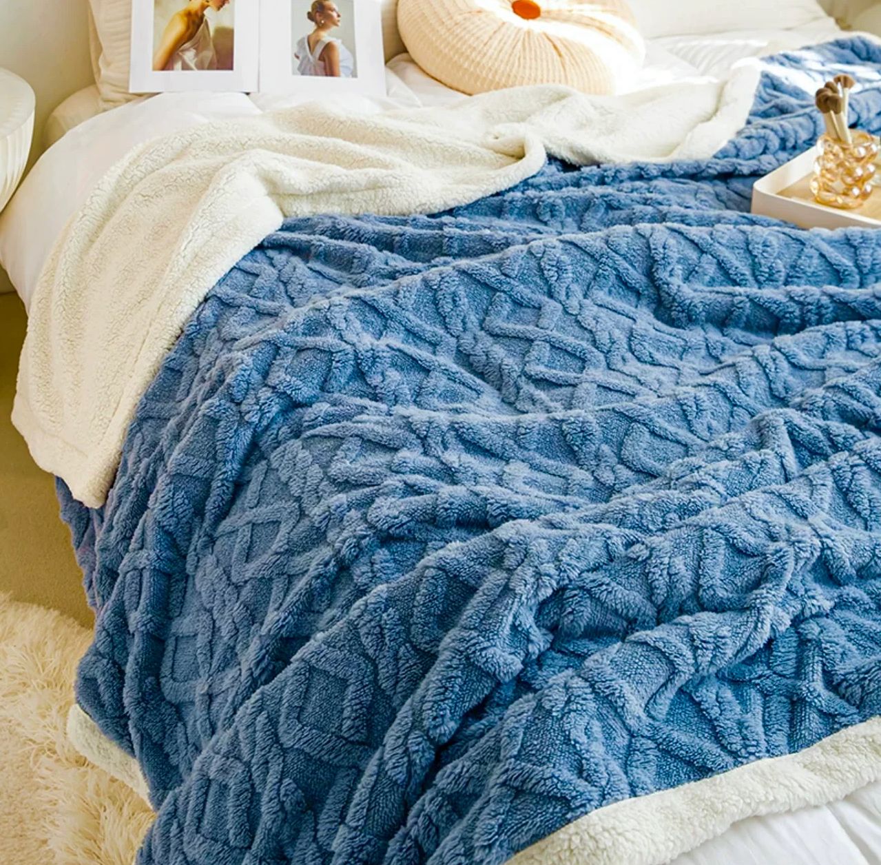 MODEL NOU: Patura Cocolino Groasa Dubla, Super Soft, Tip Tricotaj, cu Blanita, 200 x 230 cm + CADOU in VALOARE de 25 lei