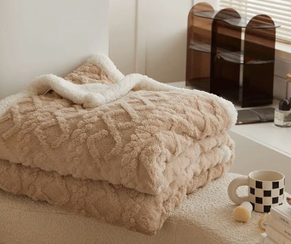 MODEL NOU: Patura Cocolino Groasa Dubla, Super Soft, Tip Tricotaj, cu Blanita, 200 x 230 cm + CADOU in VALOARE de 25 lei