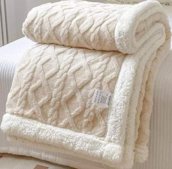 MODEL NOU: Patura Cocolino Groasa Dubla, Super Soft, Tip Tricotaj, cu Blanita, 200 x 230 cm + CADOU in VALOARE de 25 lei