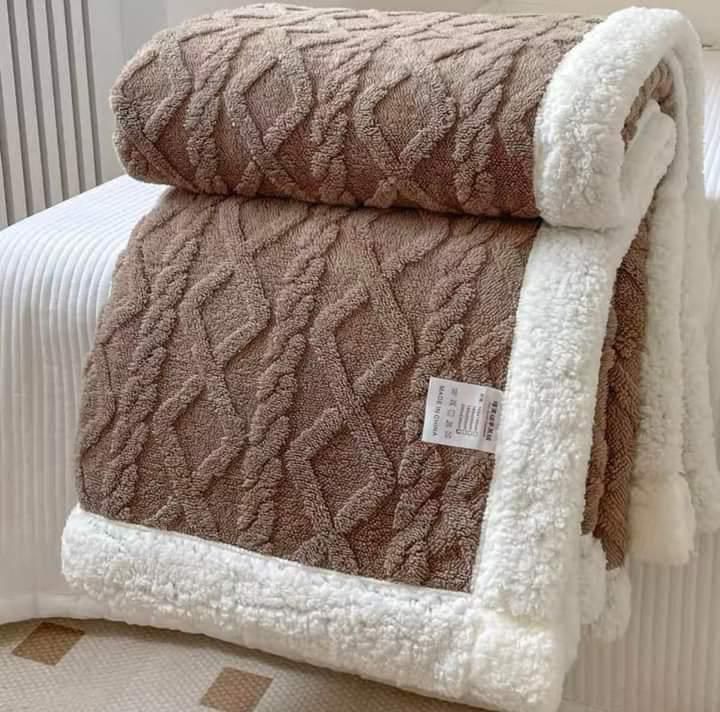 MODEL NOU: Patura Cocolino Groasa Dubla, Super Soft, Tip Tricotaj, cu Blanita, 200 x 230 cm + CADOU in VALOARE de 25 lei