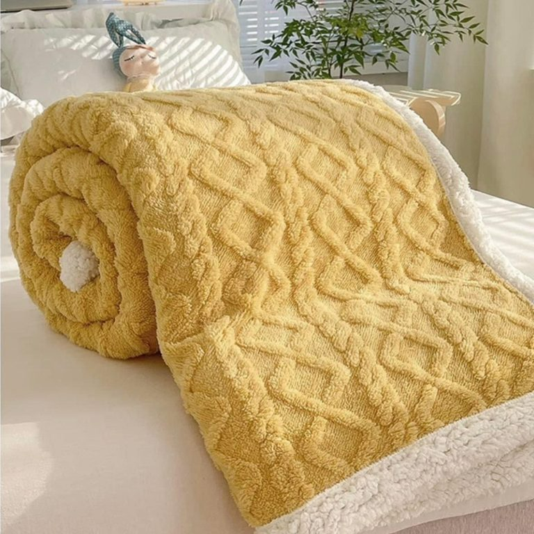 MODEL NOU: Patura Cocolino Groasa Dubla, Super Soft, Tip Tricotaj, cu Blanita, 200 x 230 cm + CADOU in VALOARE de 25 lei